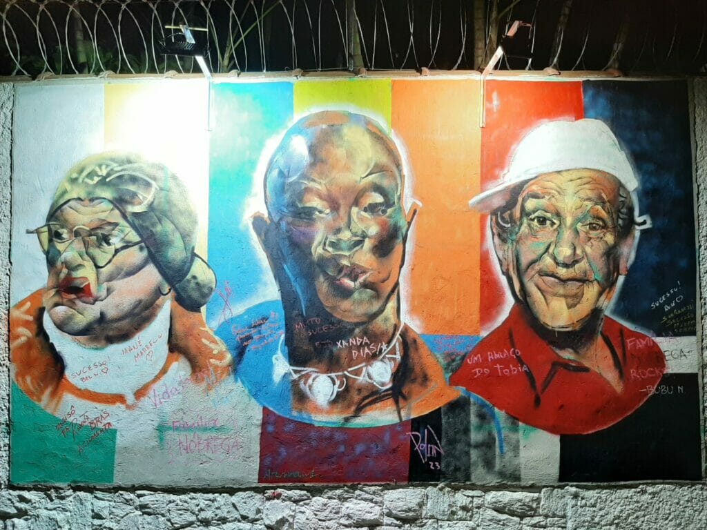 Mural com Velha Surda, Vera Verão e Pacífico na Casa de Cultura Manoel de Nóbrega