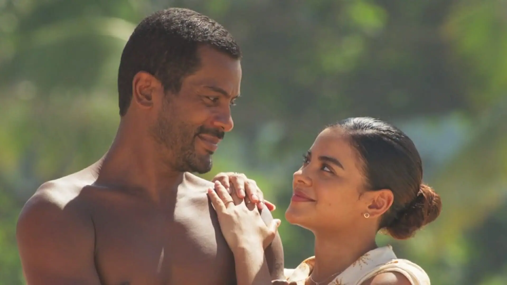 Ben (Samuel de Assis) e Jenifer (Bella Campos) de Vai na Fé