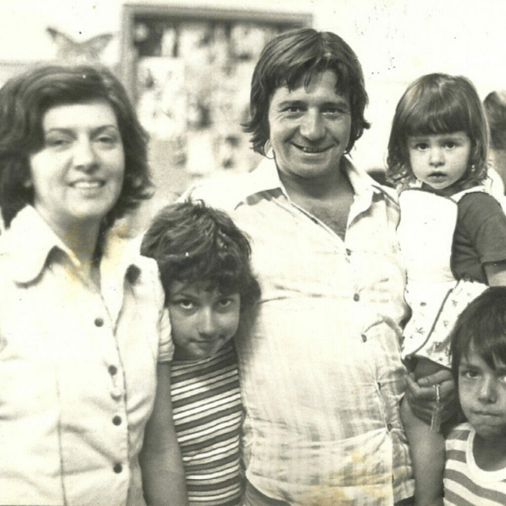 Walderez de Barros e Plínio Marcos com os três filhos