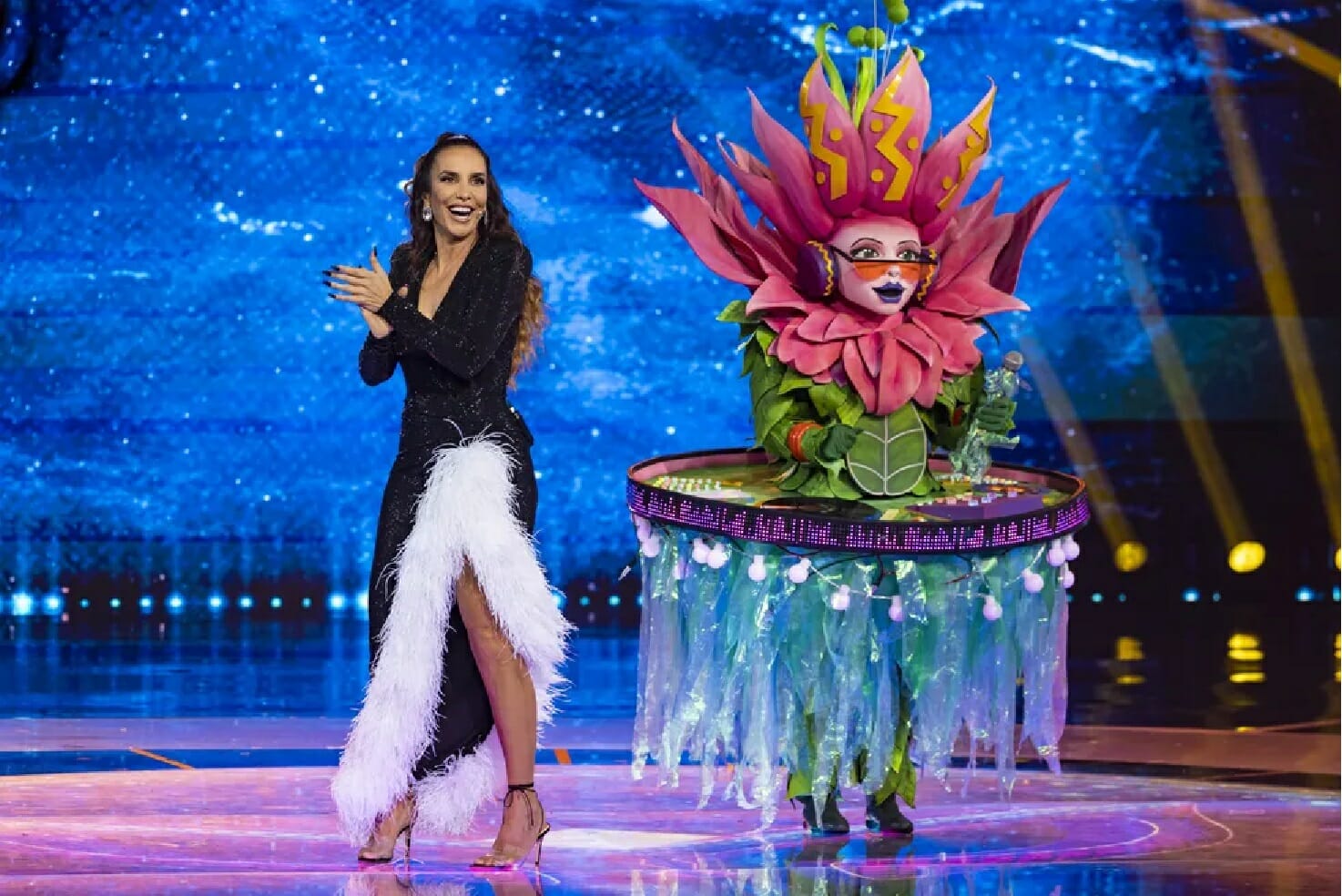 Ivete Sangalo e DJ Vitória-Régia na final do The Masked Singer Brasil