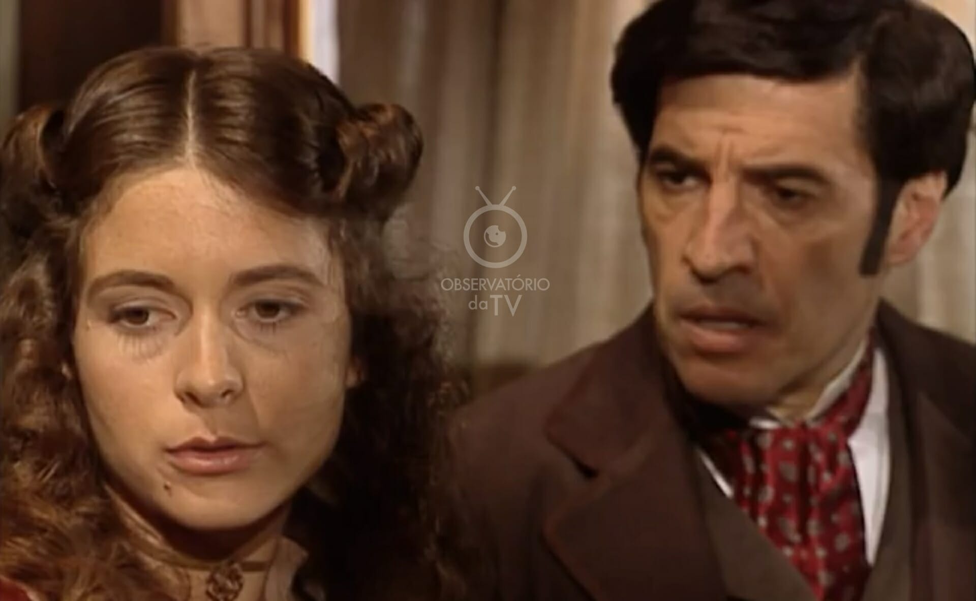 Olívia (Cláudia Abreu) e Higino Ventura (Paulo Betti) de Força de Um Desejo