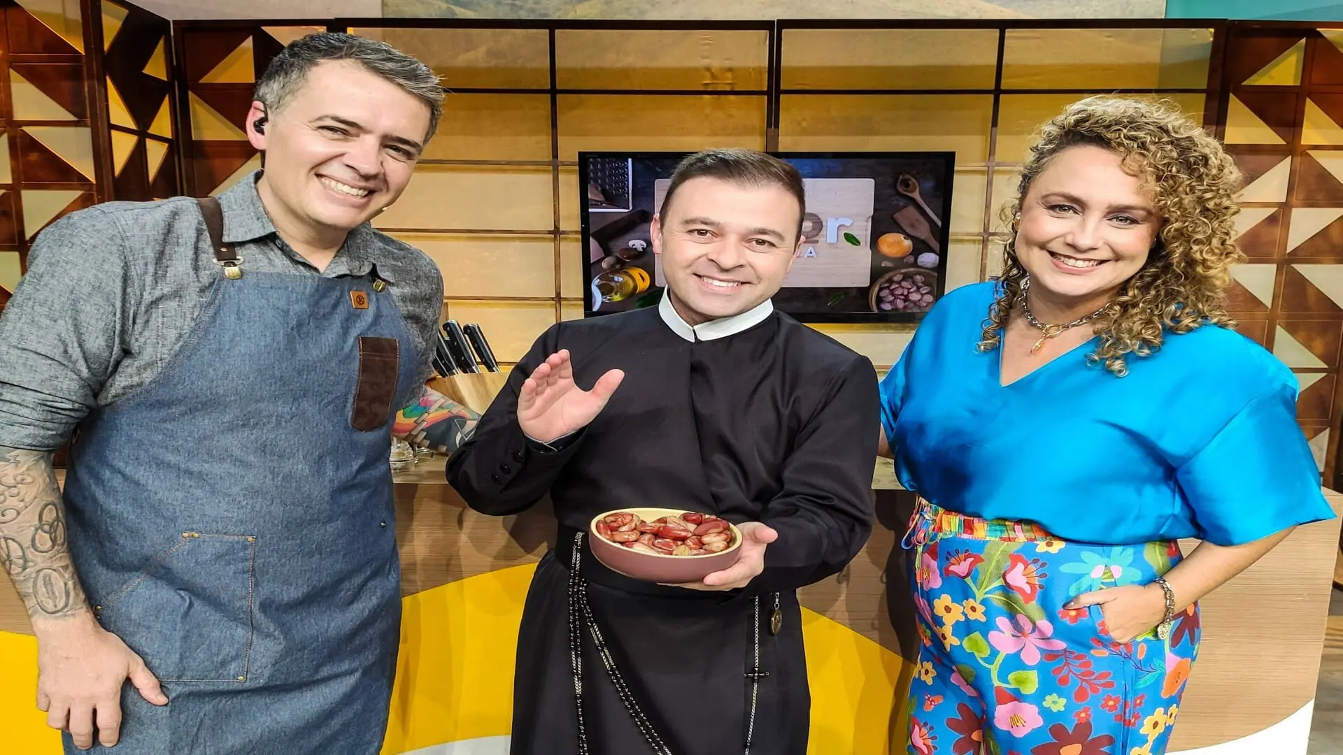 Chef Leo Roncon, Padre Reinaldo Beijamim e Bianca Láua no programa Sabor de Vida, na TV Aparecida
