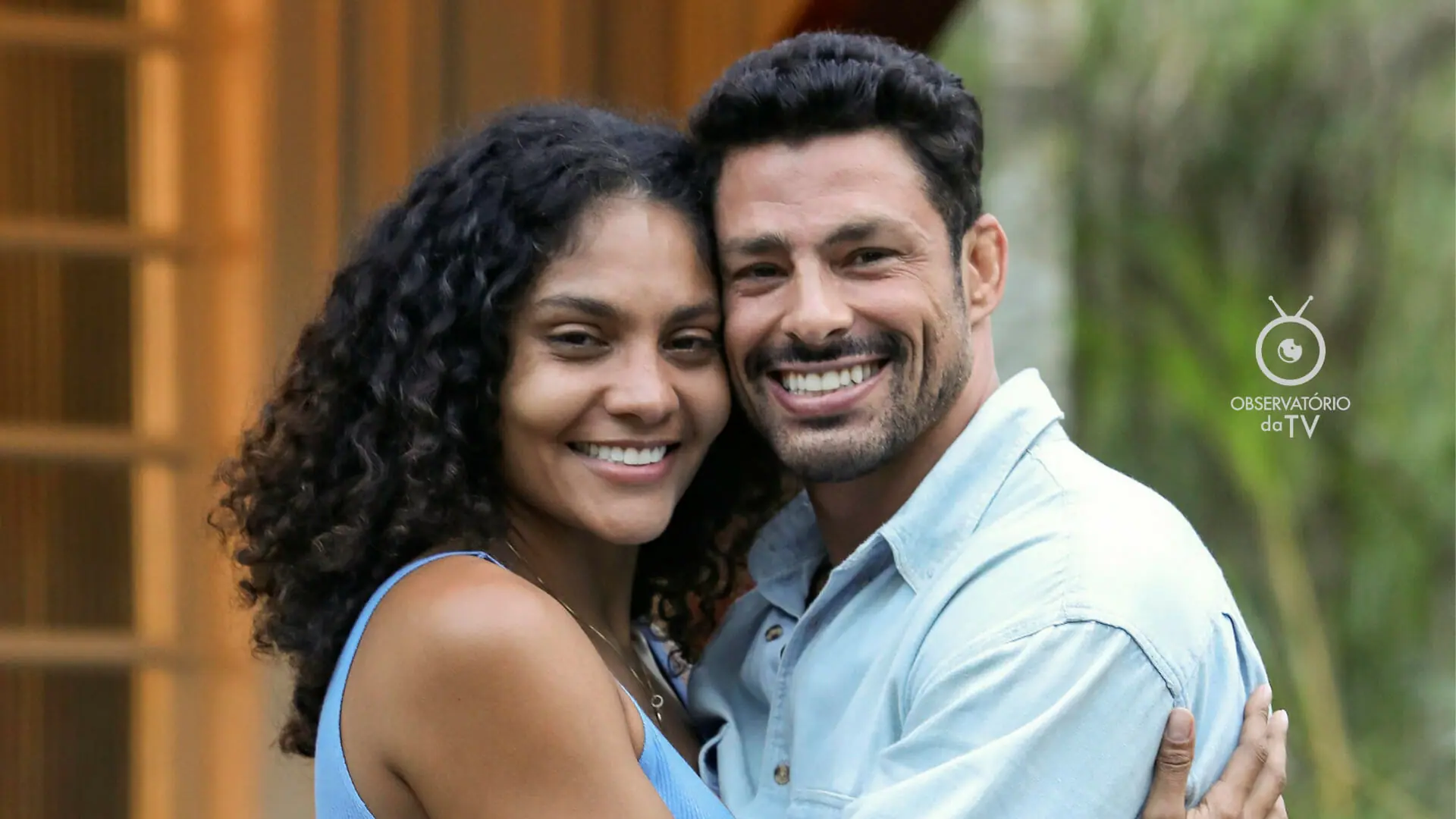 Caio (Cauã Reymond) e Aline (Barbara Reis)