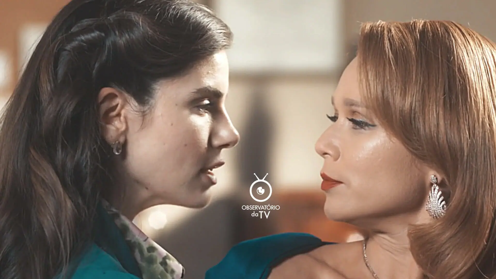 Marê (Camila Queiroz) e Gilda (Mariana Ximenes) em Amor Perfeito