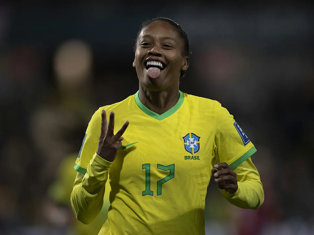 Ary Borges comemora três gols na goleada do Brasil sobre o Panamá, pela Copa do Mundo feminina de futebol