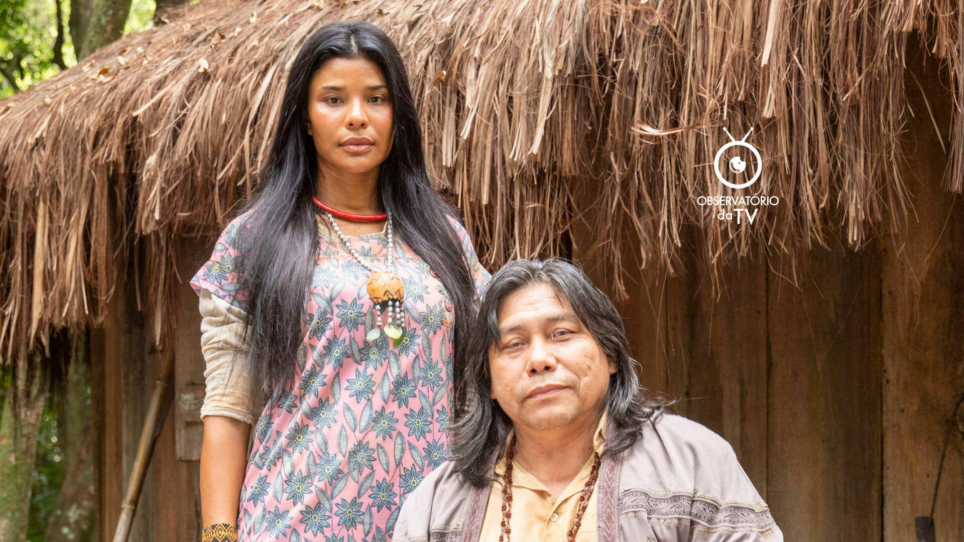 Iraê (Suyane Moreira) e Jurecê (Daniel Munduruku) em Terra e Paixão