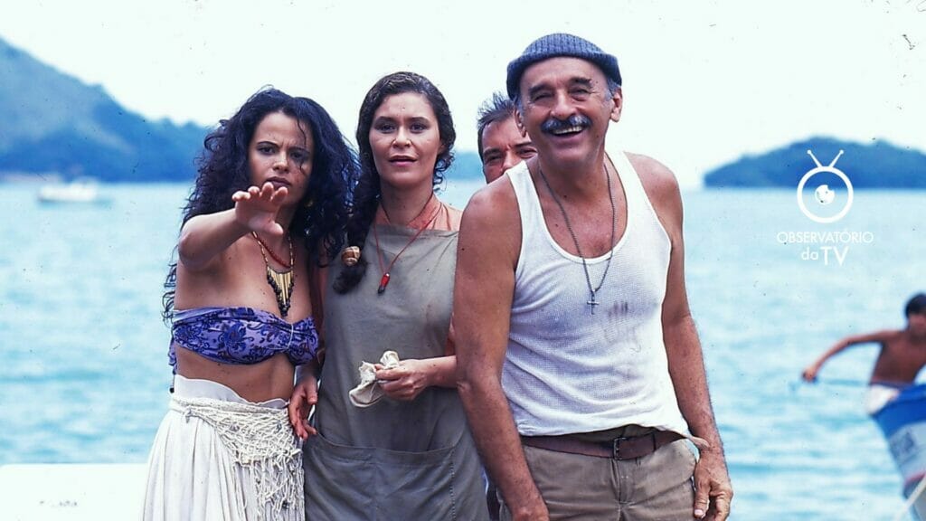 Vilma (Denise Milfont), Do Carmo (Lu Mendonça) e Floriano (Sebastião Vasconcellos) em Mulheres de Areia