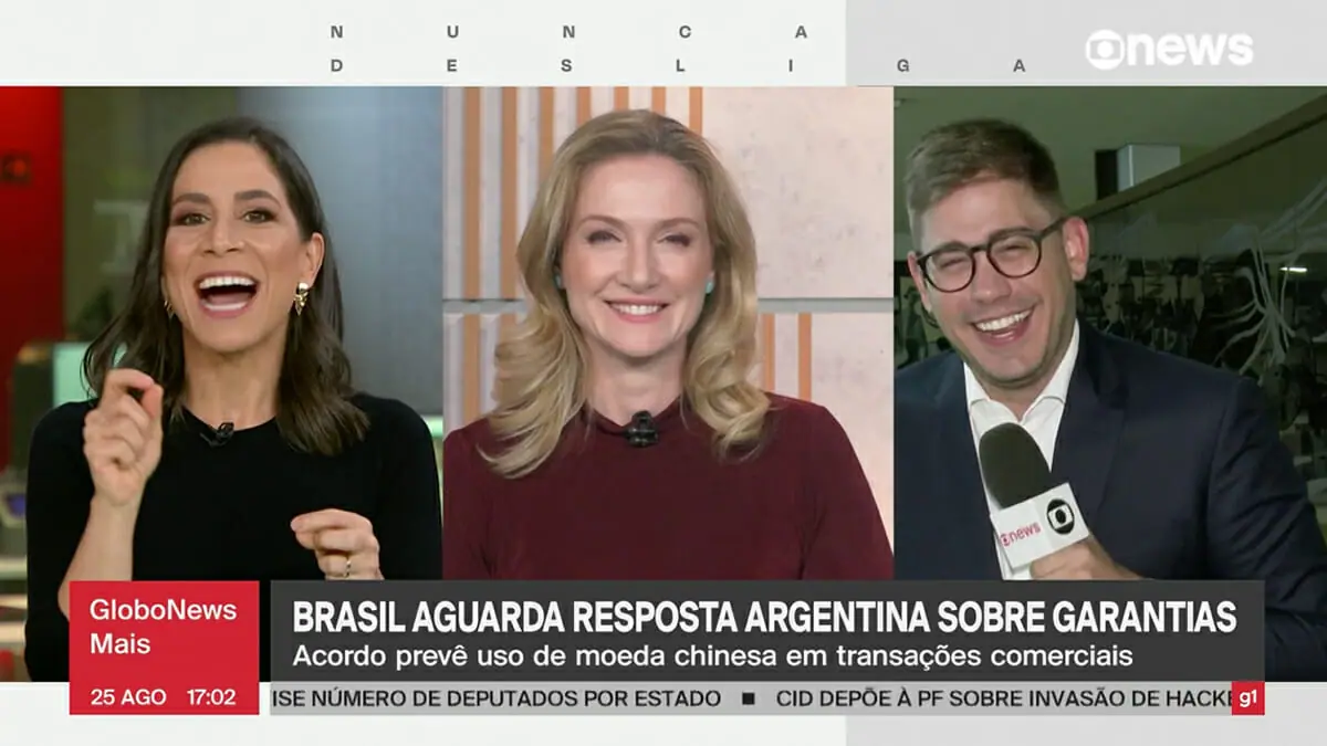 Julia Duailibi, Ana Flor e Erick Rianelli são interrompidos pelo funk Glamurosa durante o GloboNews Mais