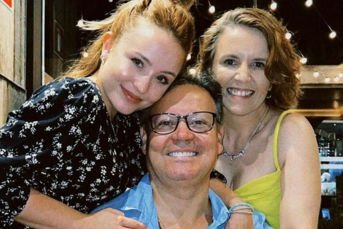 Larissa Manoela e seus pais