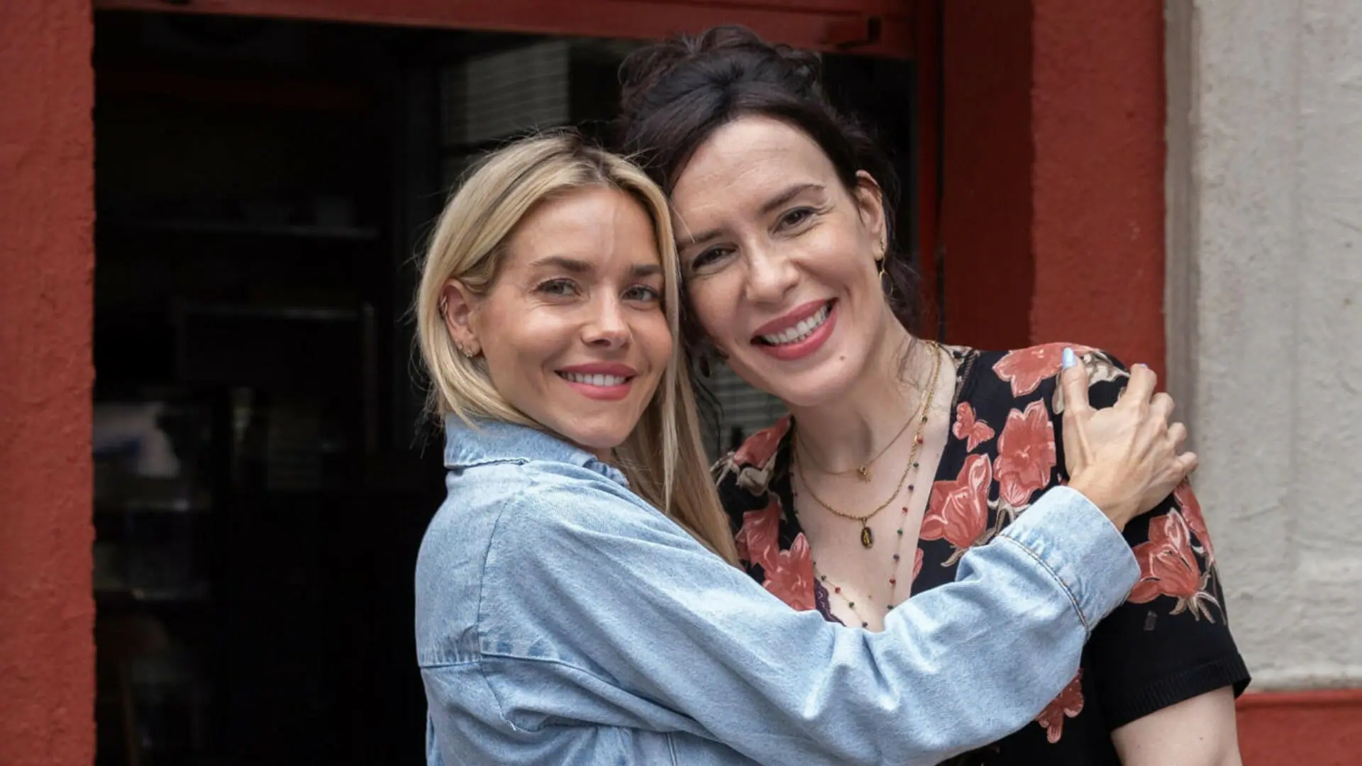 Érica (Monique Alfradique) e Renée (Maria Clara Spinelli) em Elas por Elas