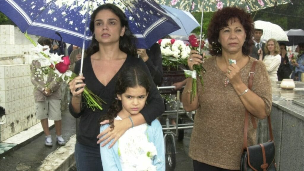 Wilma (Cristina Fagundes), Salete (Bruna Marquezine) e Inês (Manoelita Lustosa) em Mulheres Apaixonadas