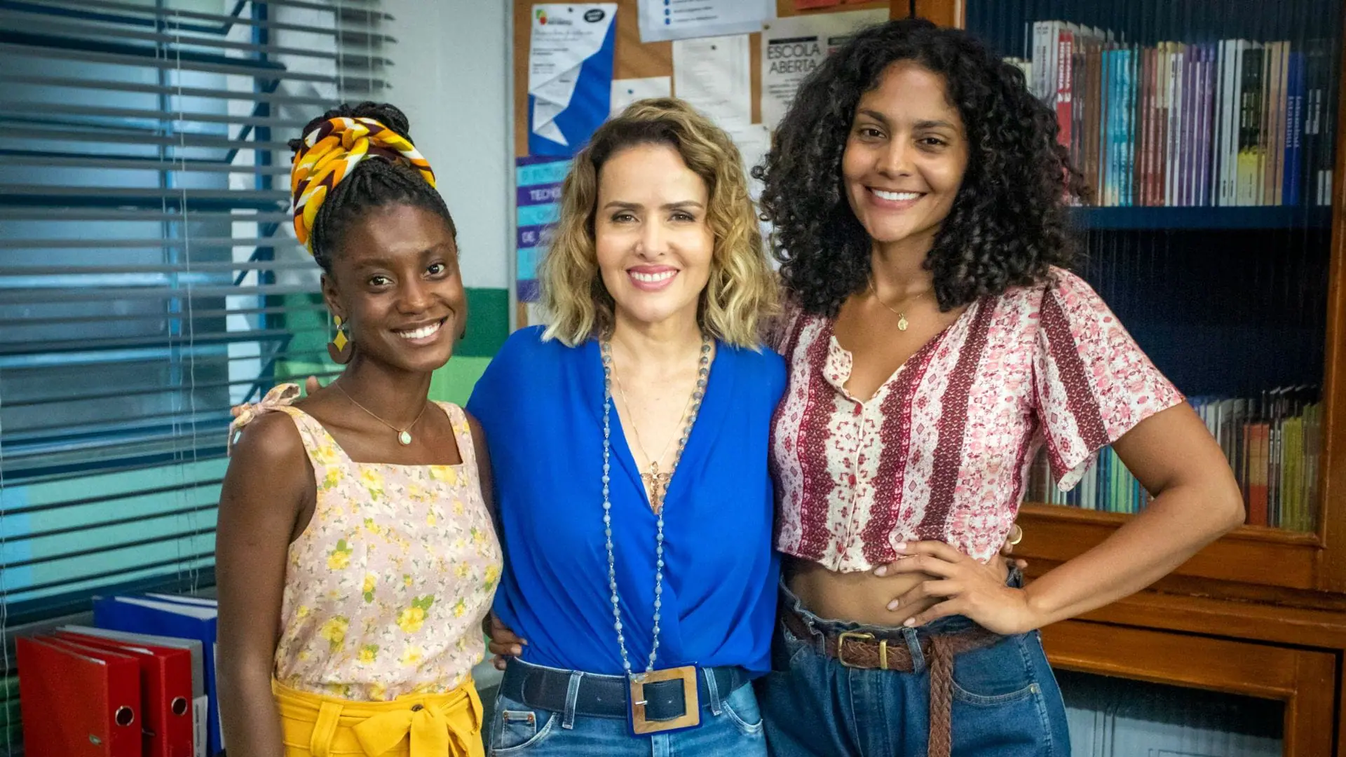 Menah (Camilla Damião), Gladys (Leona Cavalli) e Aline (Bárbara Reis) em Terra e Paixão