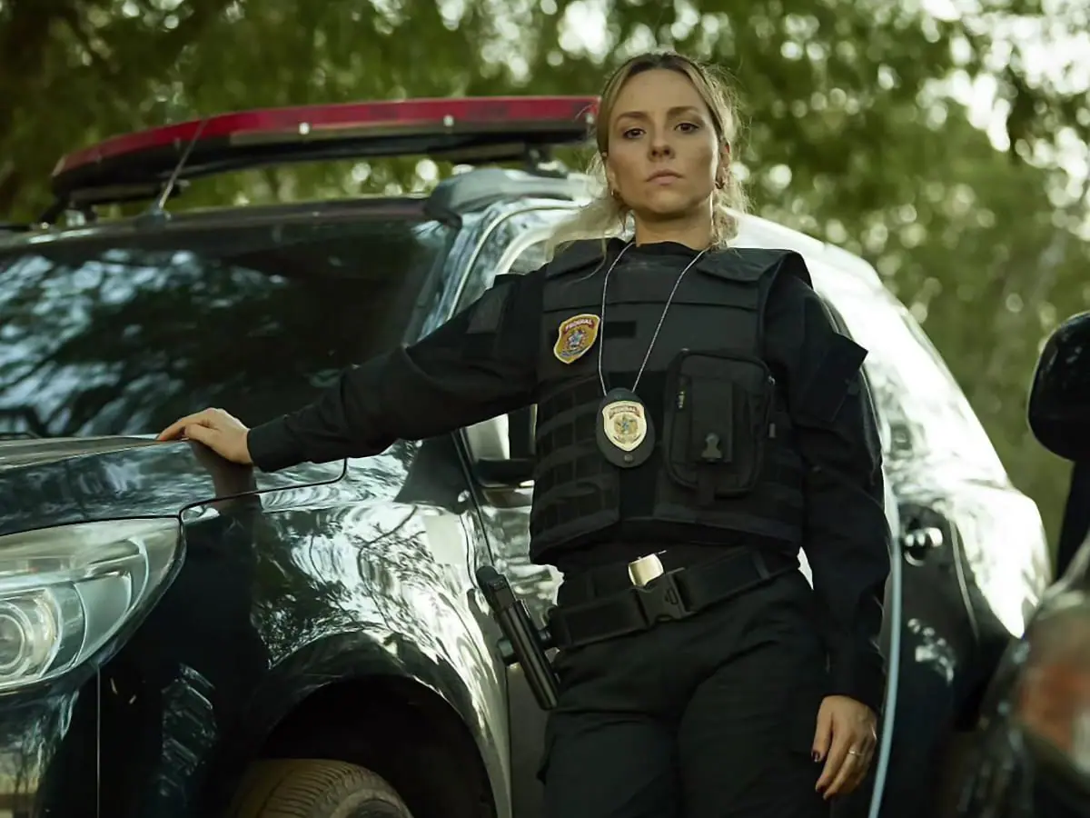 Letícia Tomazella como delegada Vendramin na série DNA do Crime, da Netflix