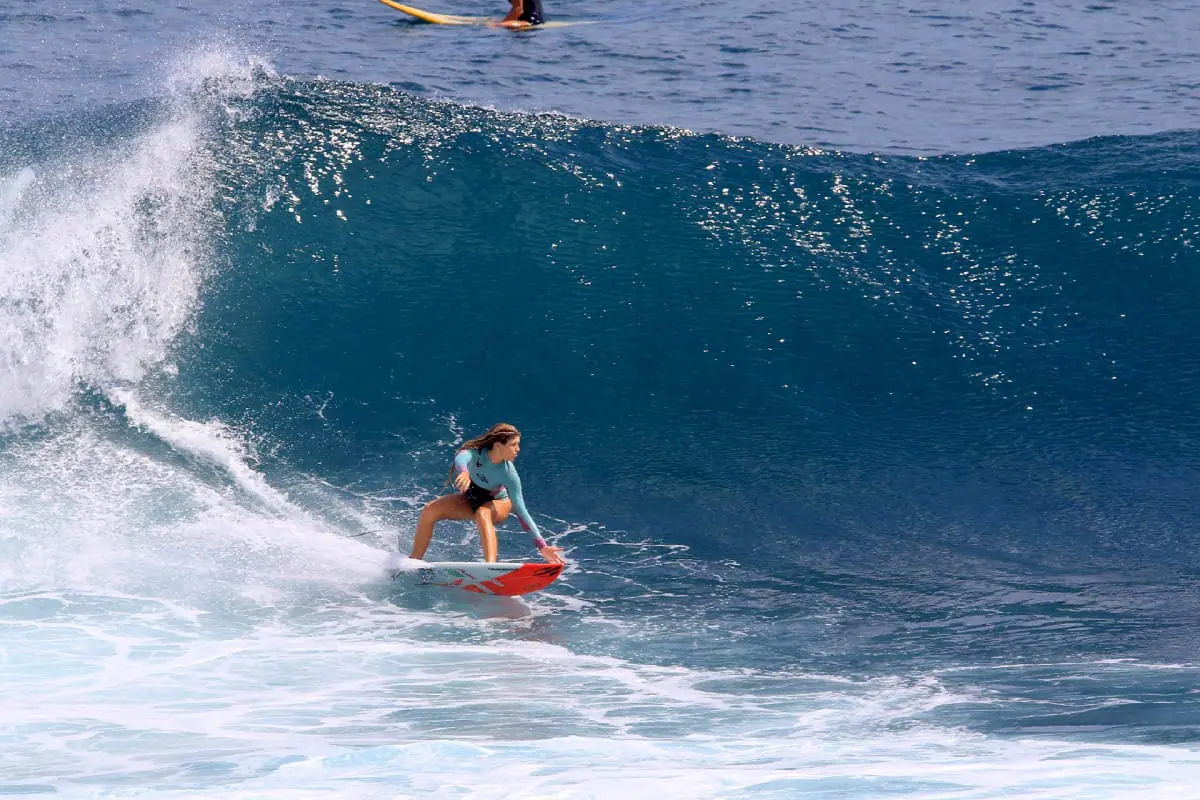 A surfista Luara Mandelli, do programa Luara e o Mar