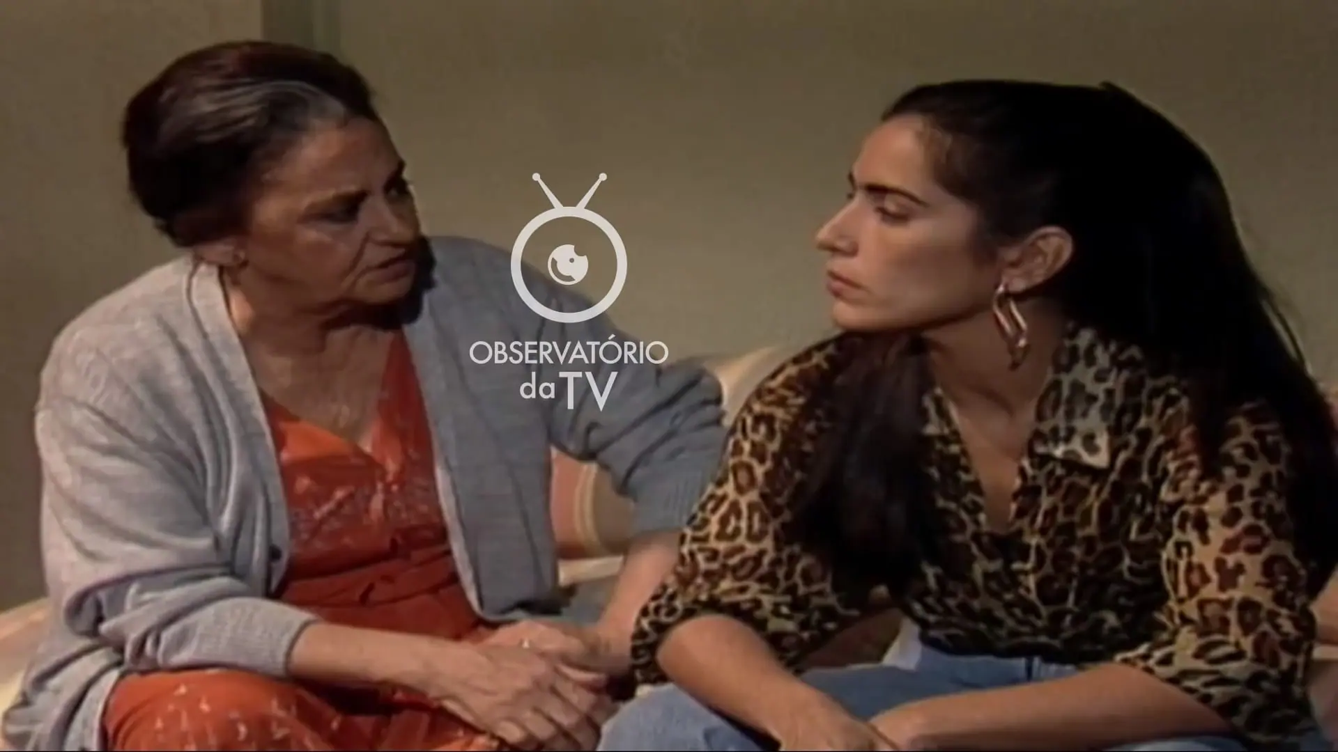 Isaura (Laura Cardoso) e Raquel (Gloria Pires) de Mulheres de Areia