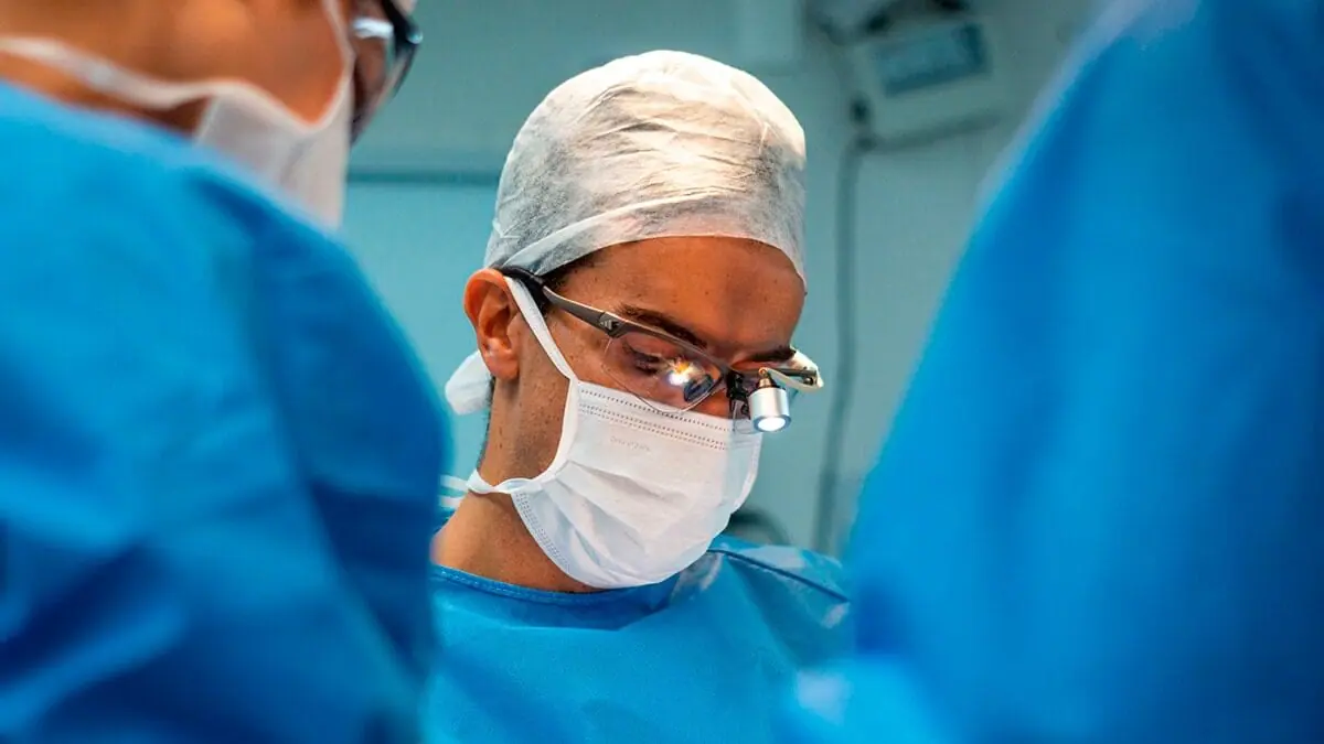 O cirurgião bucomaxilofacial Dr. Paulo Vasconcelos