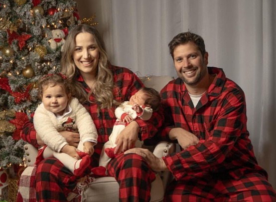 Gustavo Leão com a esposa Pamella e seus filhos: Sophie e Matteo - Foto: Instagram Gustavo Leão 