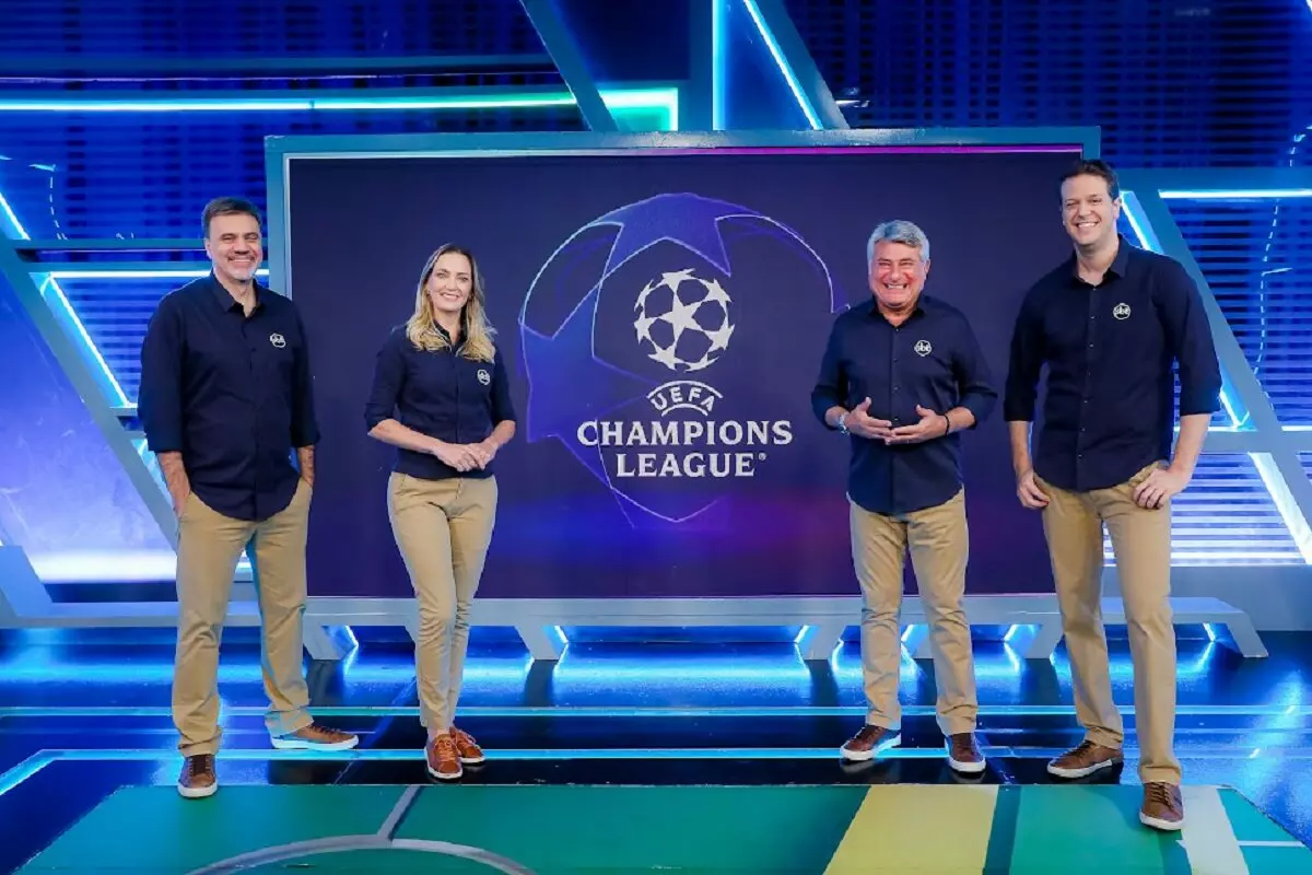 Mauro Beting, Nadine Basttos, Cleber Machado e Fred Ring na transmissão da UEFA Champions League 2024 pelo SBT